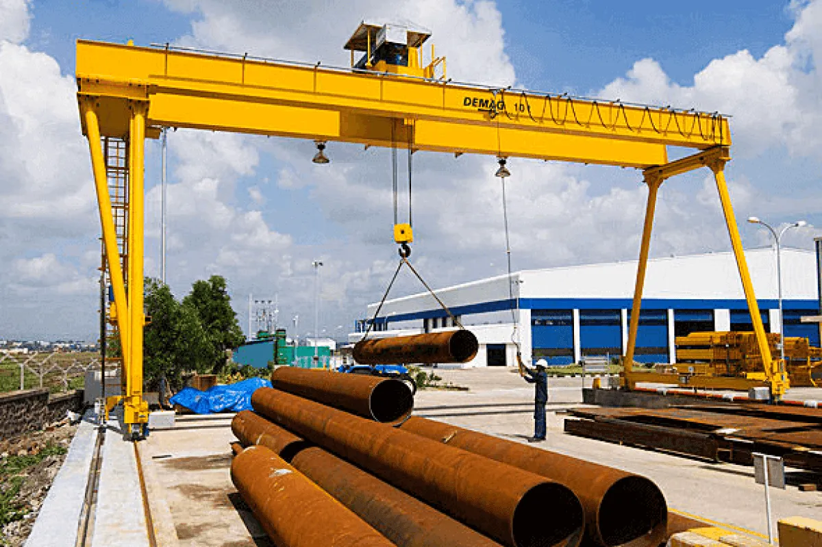 Overhead Crane Operator’s Training with truck mounted cranes, forklift training & health and safety courses.